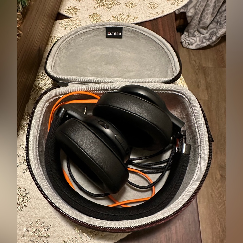 JBL Wireless Noise Canceling Headphones
